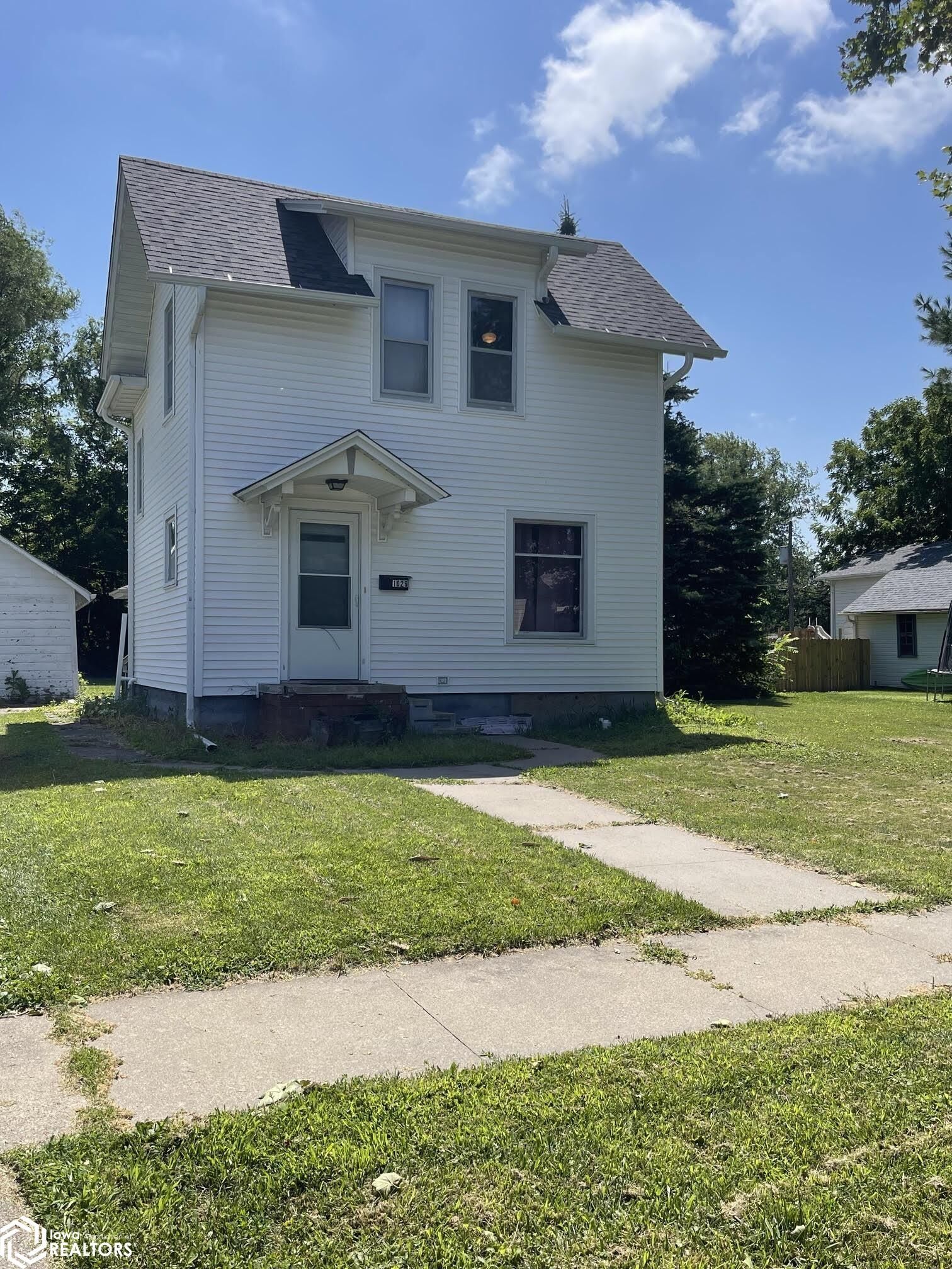 Property Photo:  1026 Summer Street  IA 50112 