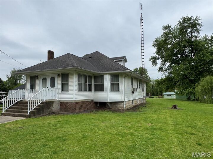 Property Photo:  406 S Cleveland Street  IL 62533 