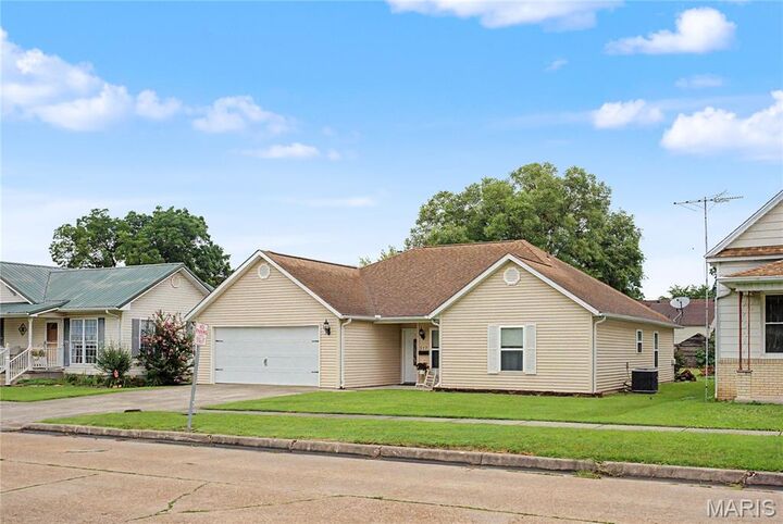Property Photo: 217 Elliott Avenue MO 63740