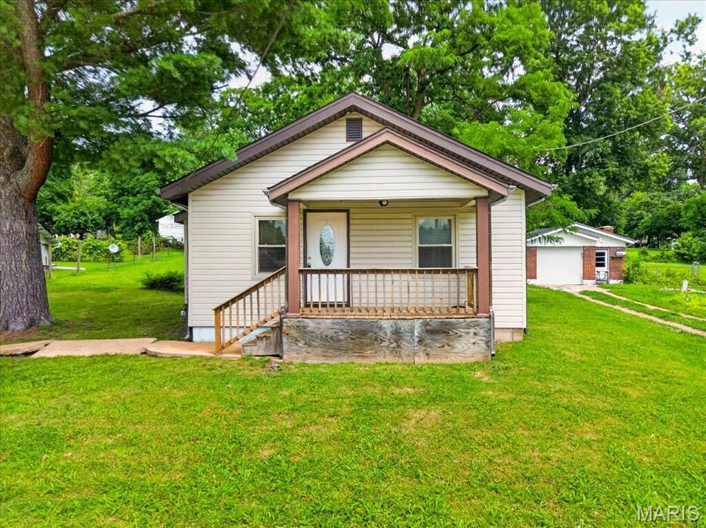 Property Photo:  110 Edgeworth Avenue  MO 63043 
