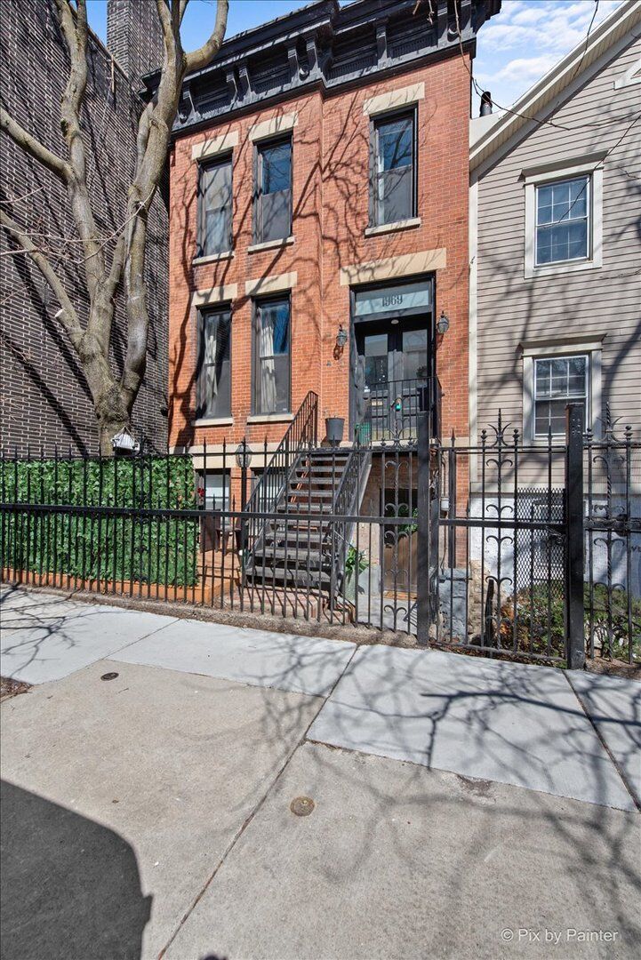 Property Photo:  1969 N Lincoln Avenue 1  IL 60614 