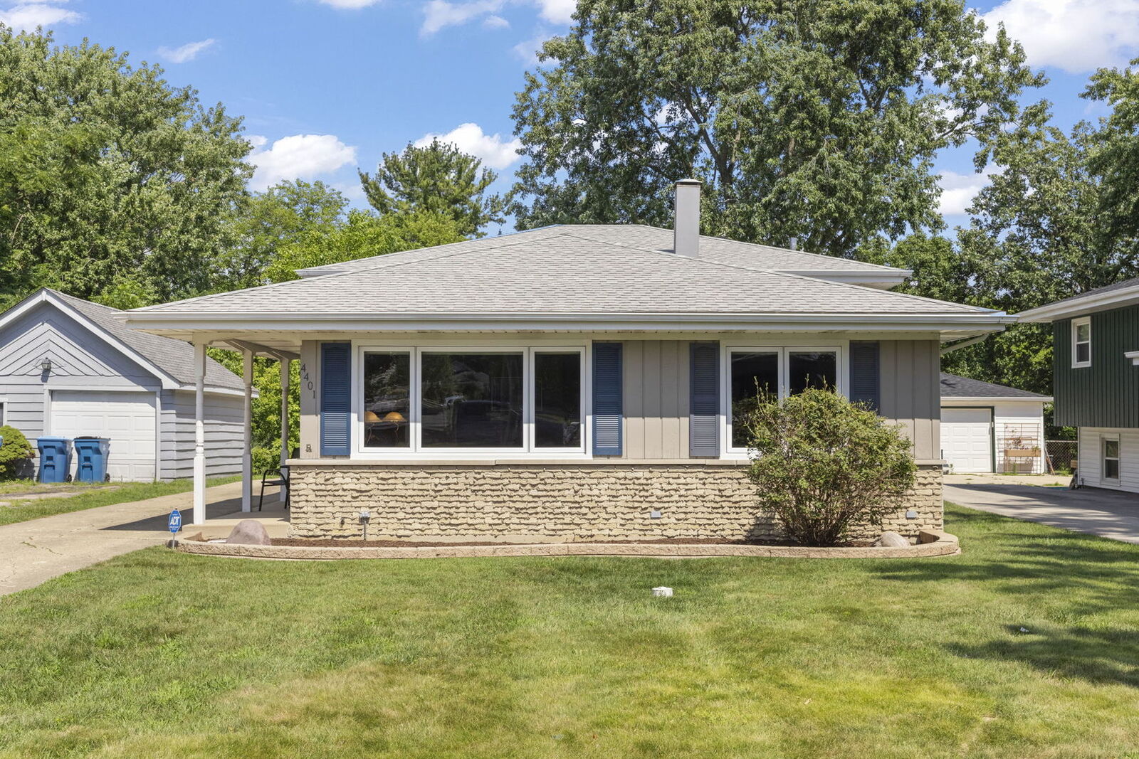 Property Photo:  4401 Florence Avenue  IL 60515 