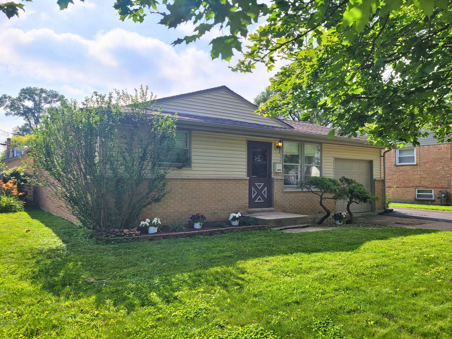 Property Photo:  14545 Avers Avenue  IL 60445 