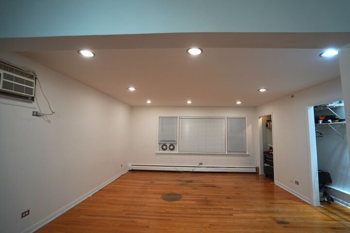 Property Photo:  4700 N Ashland Avenue 1  IL 60640 
