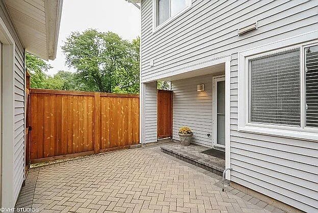 Property Photo: 433 Dogwood Terrace IL 60089