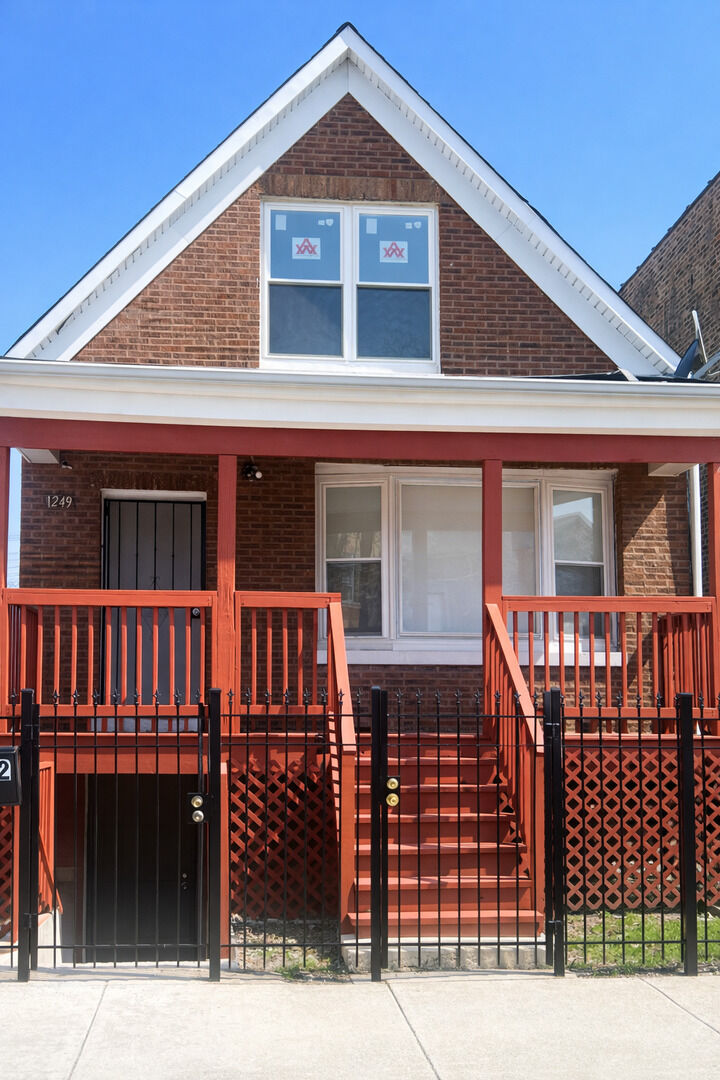 Property Photo: 1249 S Kolin Avenue Grdn IL 60623