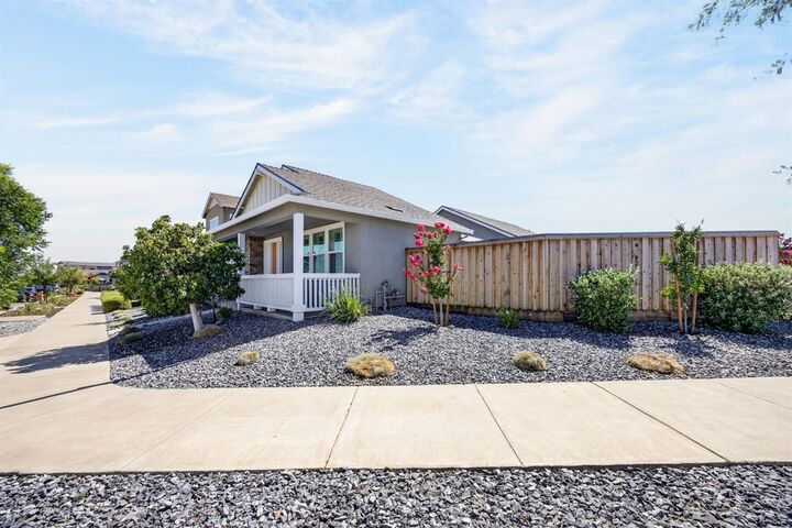 Property Photo:  850 W Main Street  CA 95694 