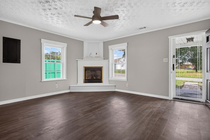 Property Photo: 229 Adams St TN 37166