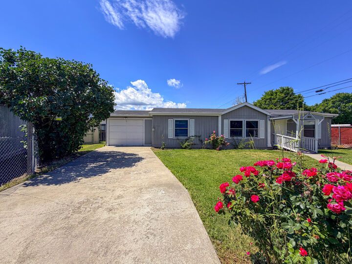 Property Photo:  580 S Madison St  WA 99114 