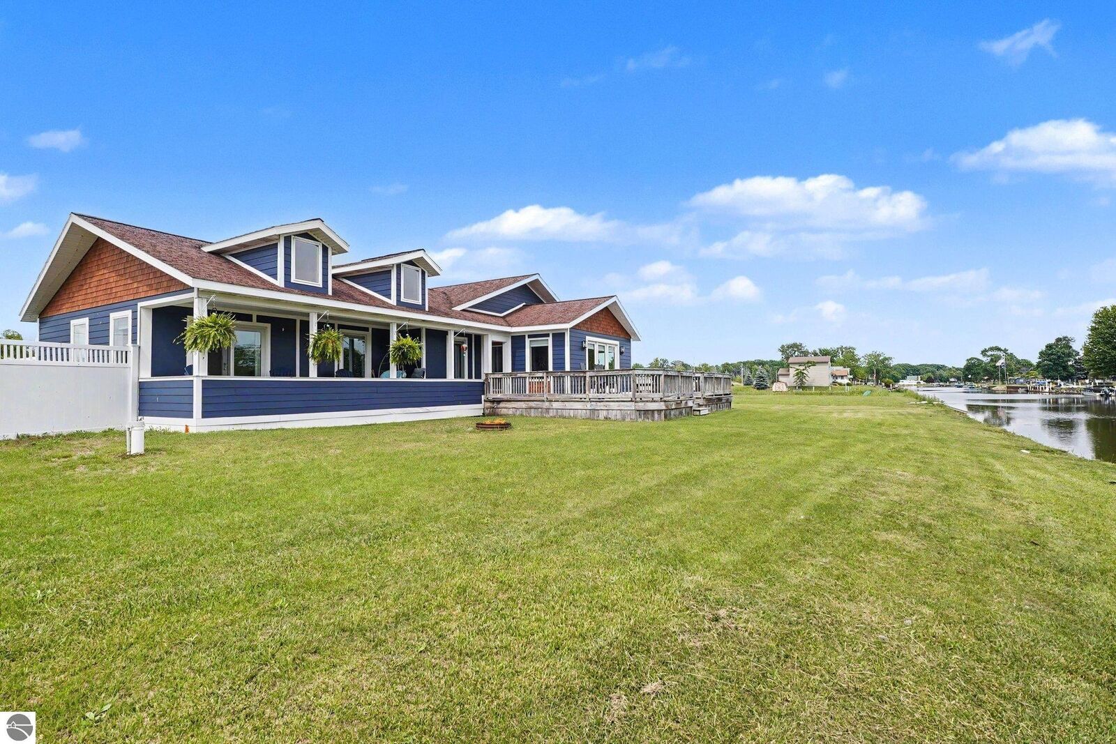 Property Photo:  2210 E Lola Lane  MI 48703 