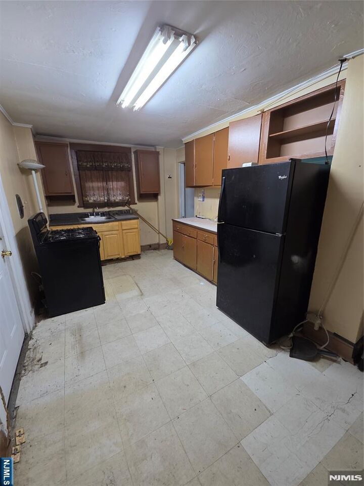 Property Photo:  254 Glenwood Avenue  NJ 07017 