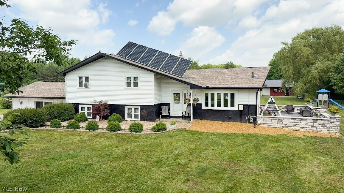 Property Photo:  890 Bristol Champion Townline Road NE  OH 44402 