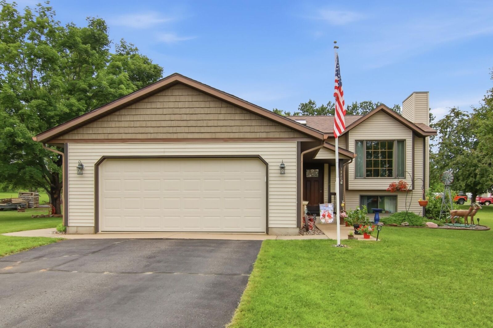 Property Photo:  1440 Birchwood Lane  WI 54703 