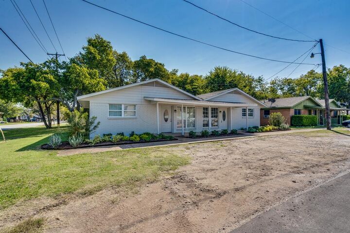 Property Photo: 116 N 12th Street B TX 76065