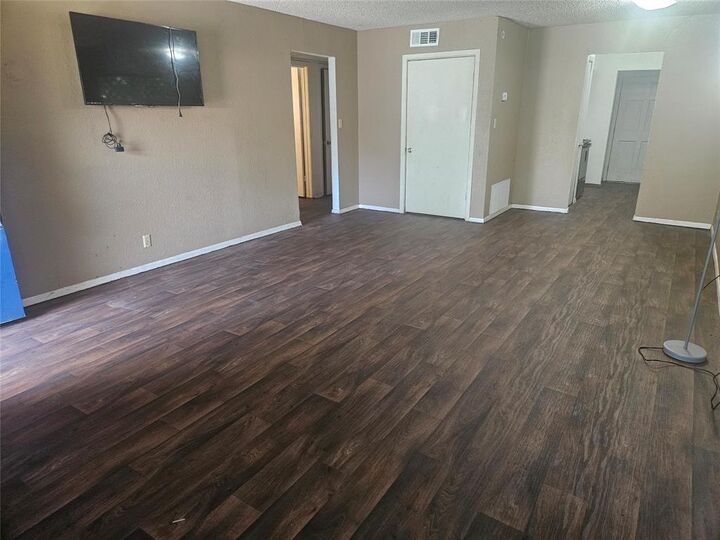 Property Photo: 1860 W Kaufman Street TX 75460
