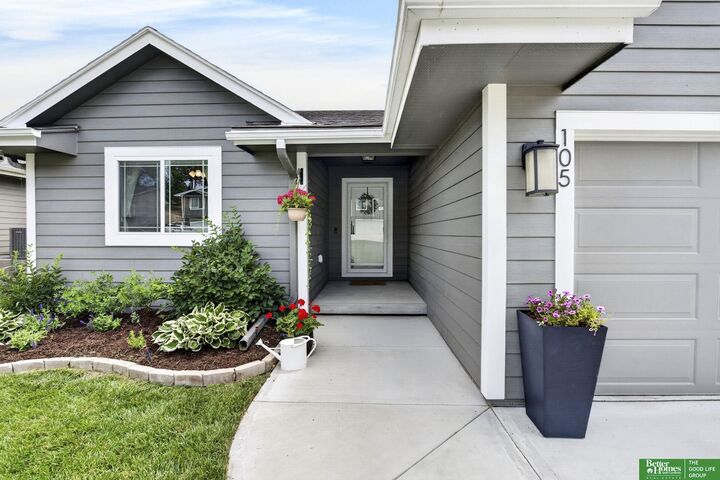 Property Photo:  105 Maplewood Circle  IA 51534 