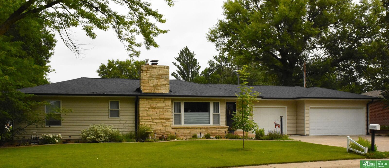 Property Photo:  16 Fairview Drive  NE 68467-3942 