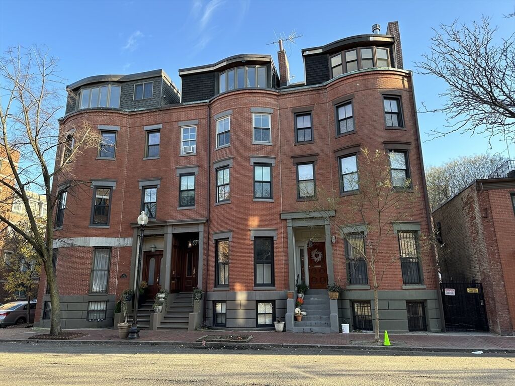 Property Photo:  520 Shawmut Ave 1  MA 02118 