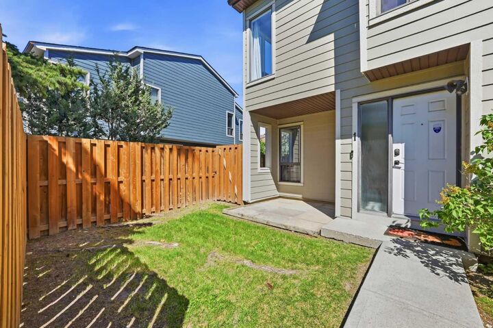 Property Photo:  108 Grier Terrace NE 1  AB T2K 5Y6 