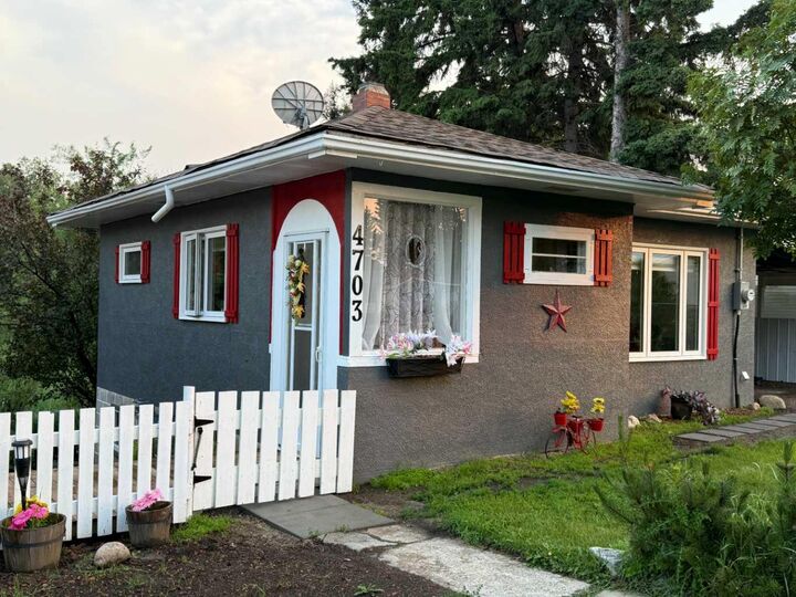 Property Photo: 4703 47 Avenue AB T0B 3K0
