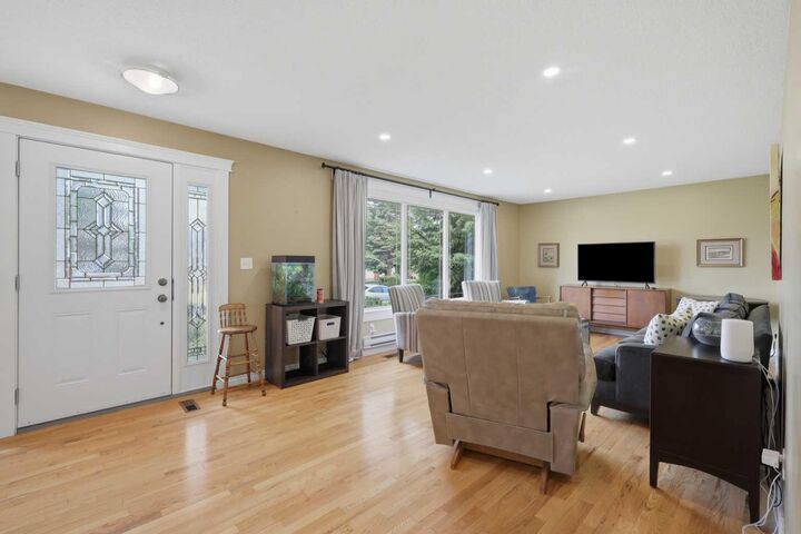 Property Photo: 5721 55 Avenue AB T4L 1L8