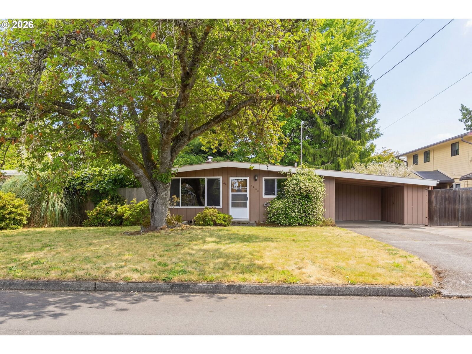 Property Photo:  1430 Barton St  OR 97404 