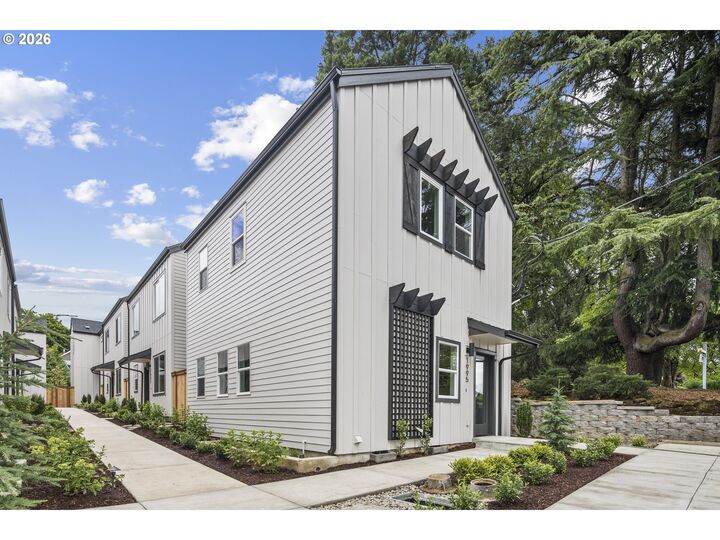 Property Photo:  2007 SW Moss St  OR 97219 