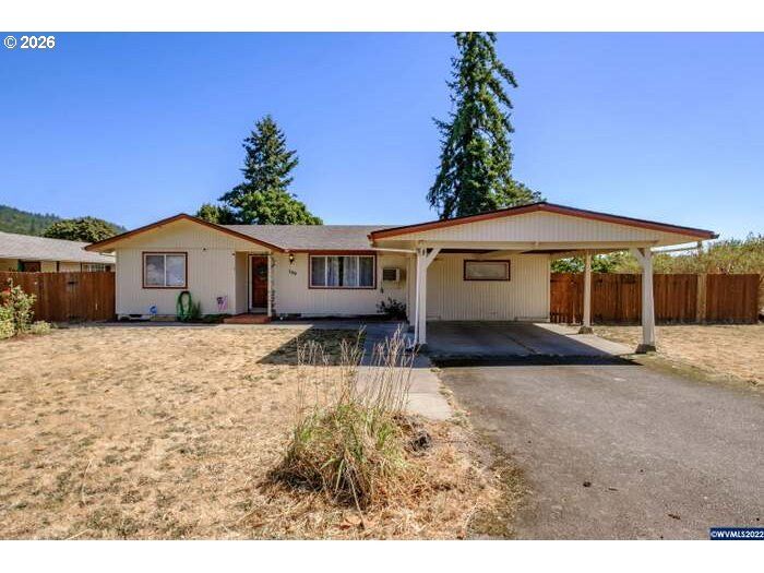 Property Photo:  109 Oak St  OR 97101 