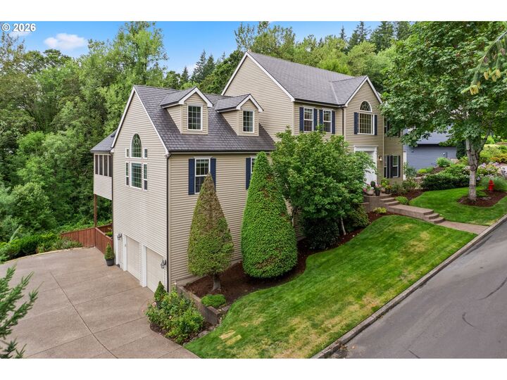 Property Photo: 1 Creekside Ter OR 97035