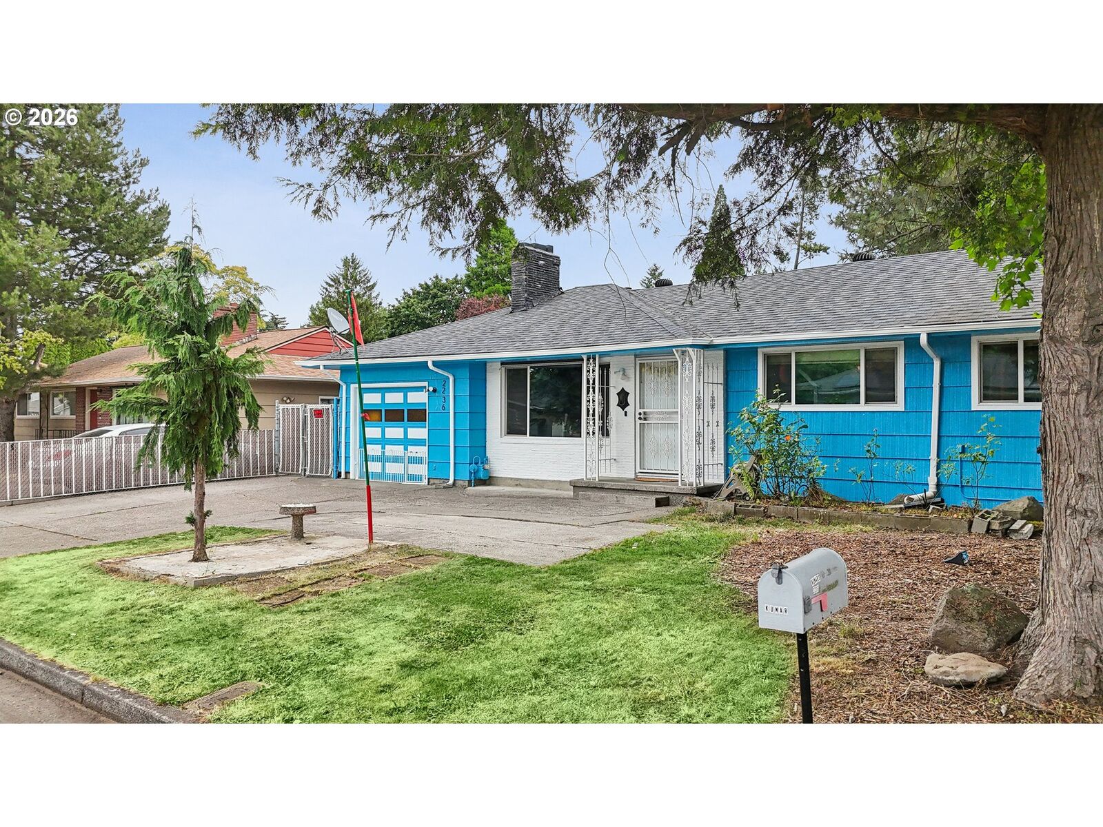 Property Photo:  2236 SE 185th Ave  OR 97233 