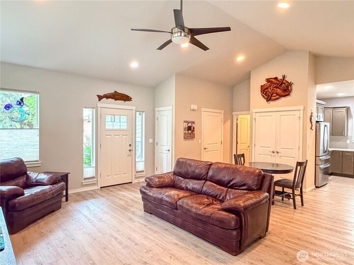 Property Photo:  2252 W  Rosecrans Court  WA 98368 