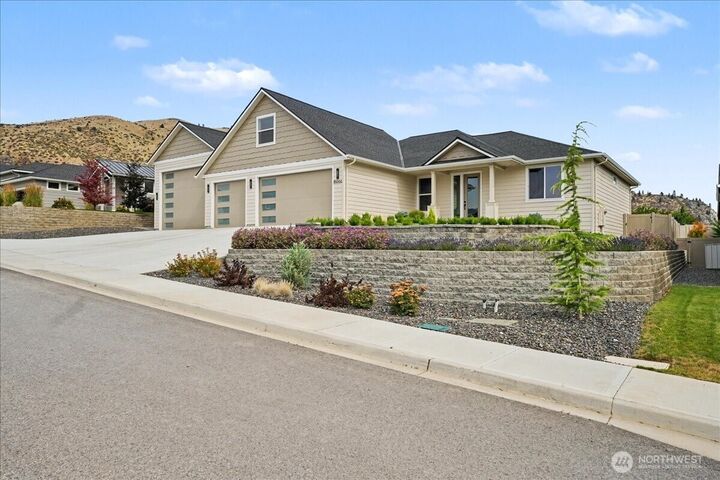 Property Photo: 15006 Allison Place WA 98822