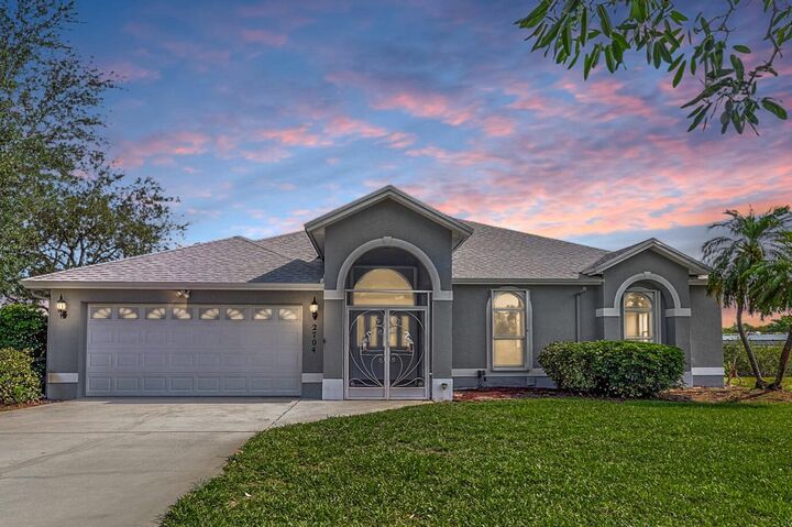 Property Photo:  2704 SE Eagle Drive  FL 34984 