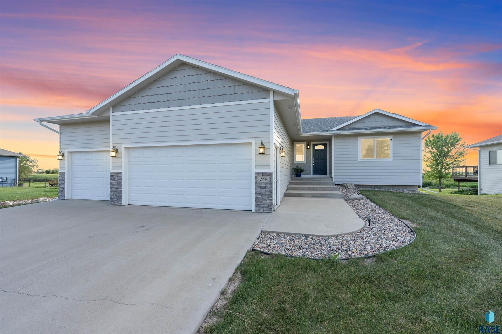 Property Photo:  745 Fox Ct  SD 57064 