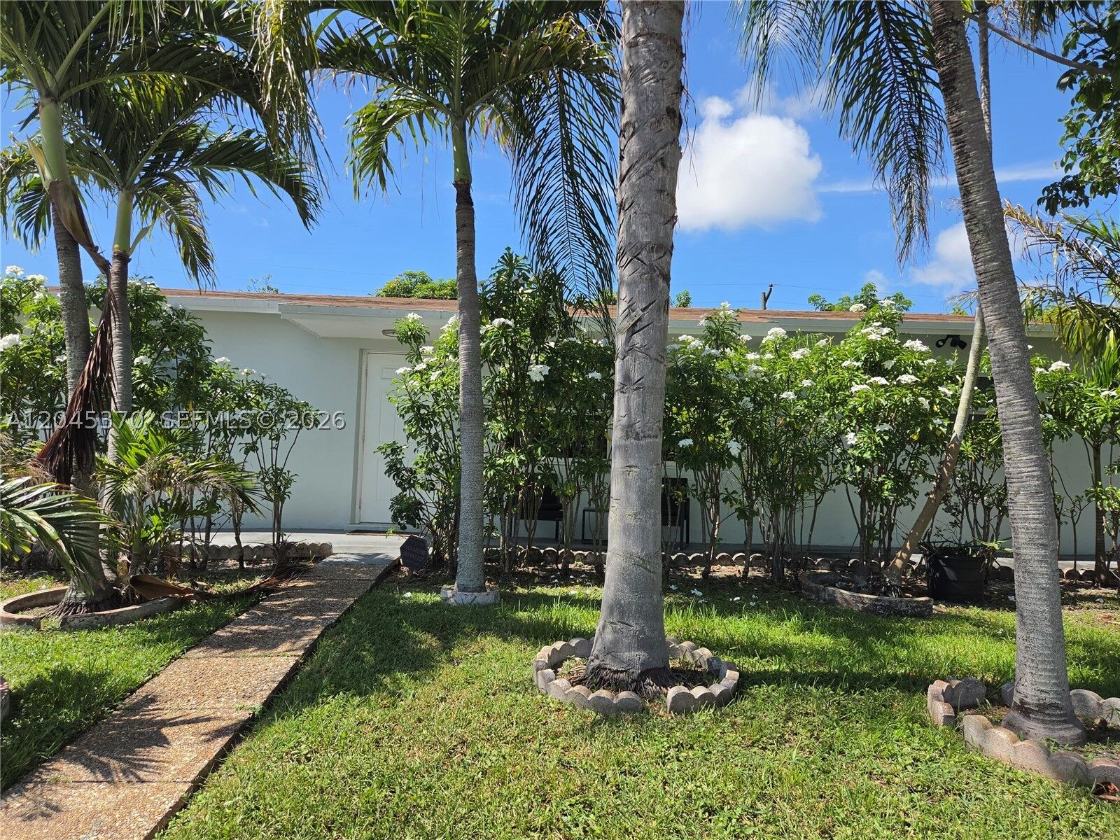 Property Photo: 140 NW 18th St FL 33060
