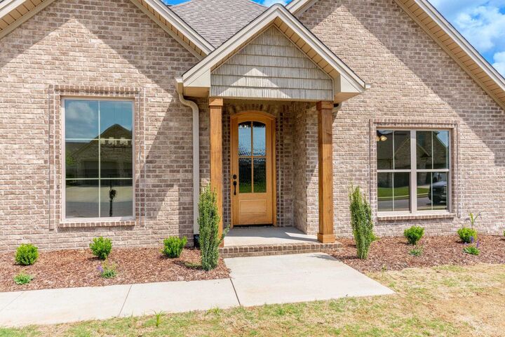 Property Photo: 106 Scarlette Ln AL 35661