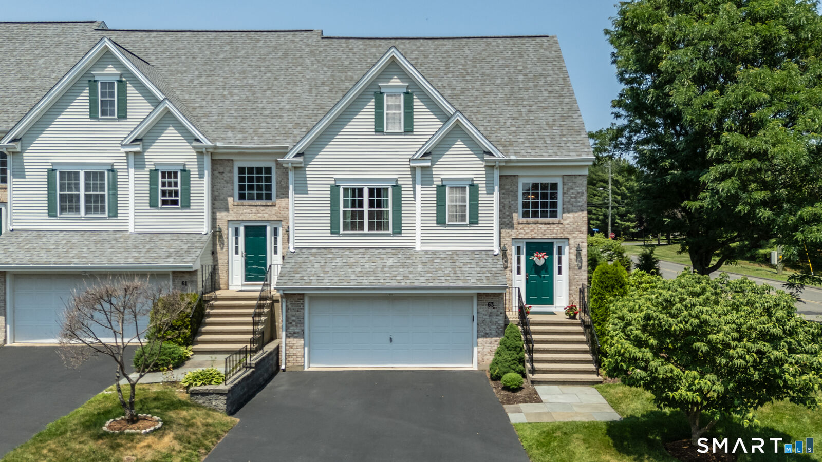 Property Photo:  63 Cobblestone Court 63  CT 06111 