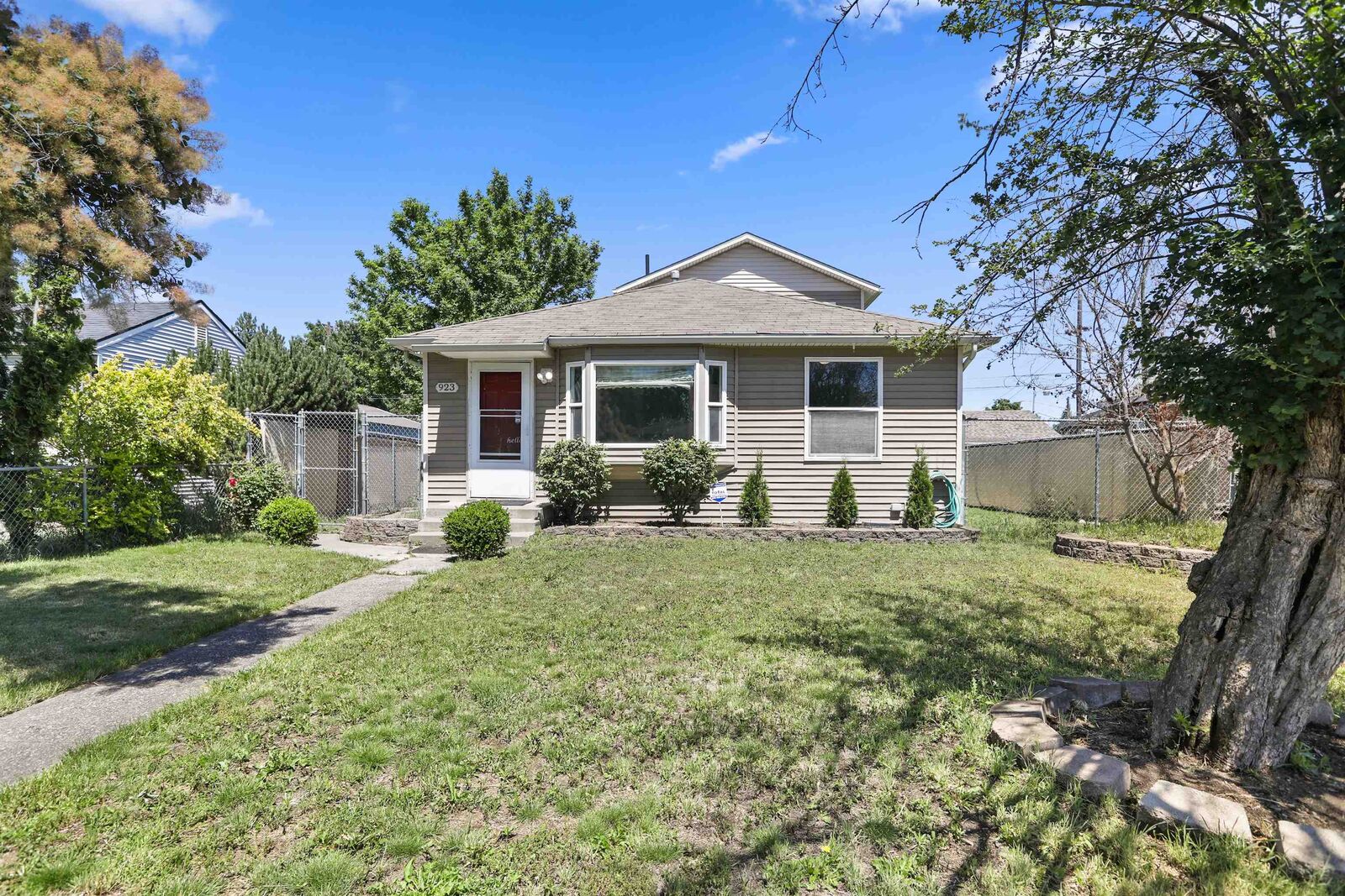 Property Photo: 923 E Nebraska Ave WA 99208