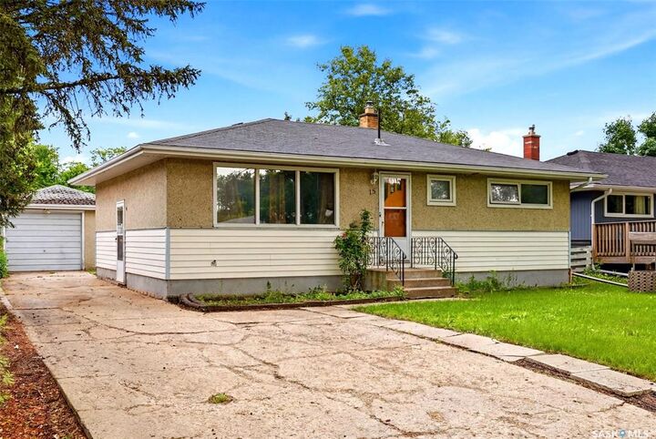 Property Photo:  15 Ottawa Place  SK S4R 2V6 