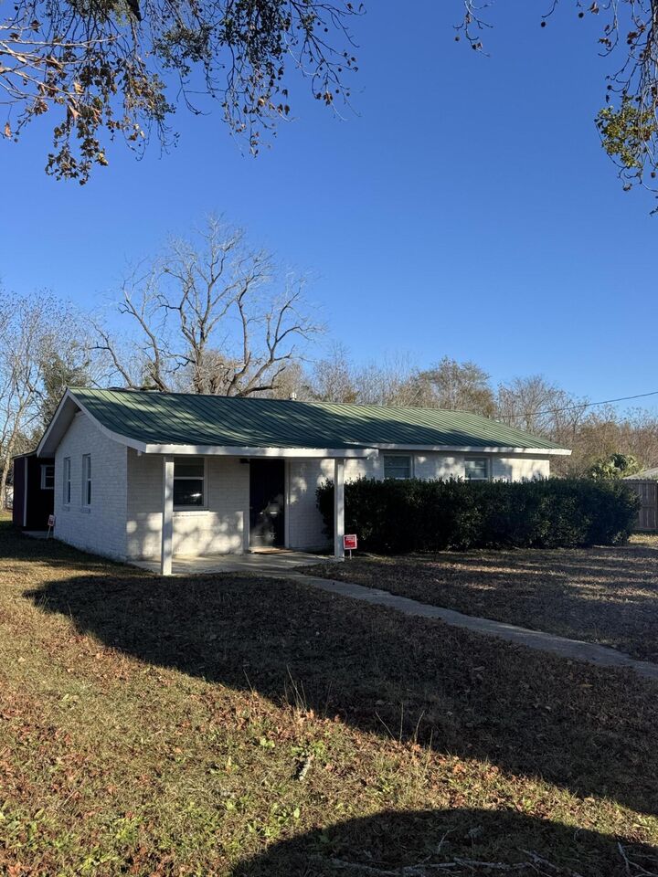 Property Photo: 1137 M W Rickenbaker Road SC 29102