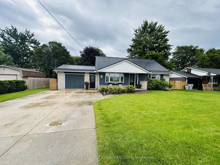 Property Photo: 121 Wellington Street W ON N0M 1S2