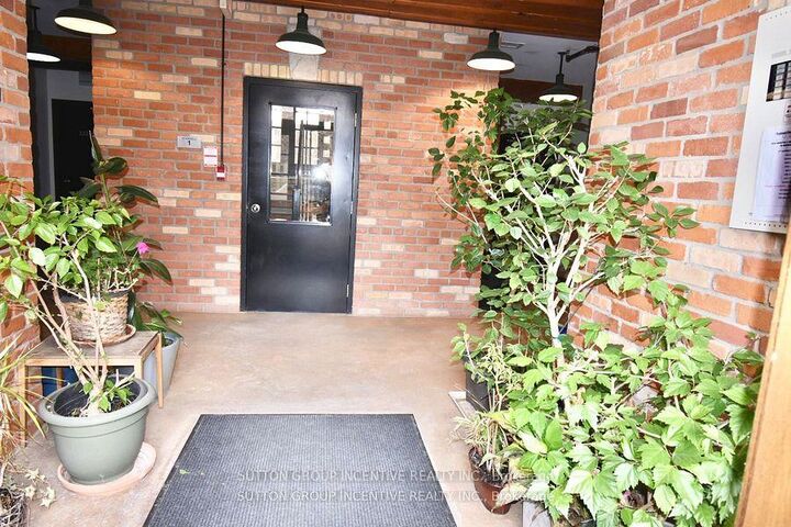 Property Photo: 36 Margaret Street 24 ON L8P 4C8