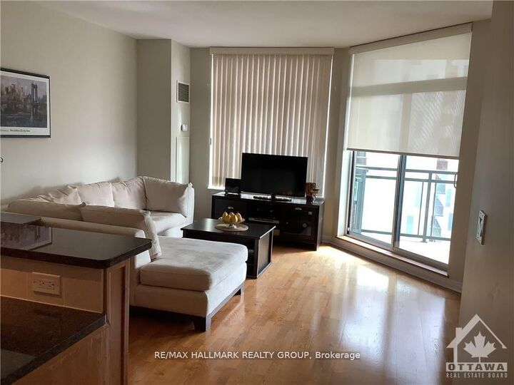 Property Photo:  570 Laurier Avenue W 1601  ON K1R 1C8 