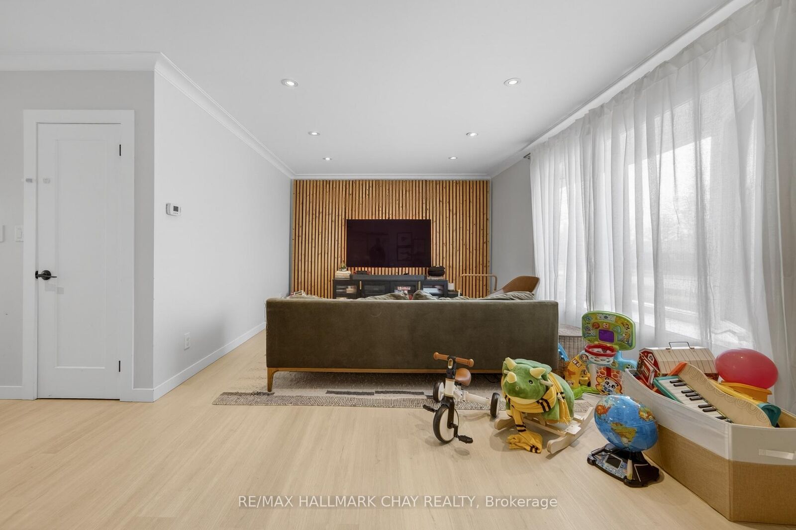 Property Photo:  89 North St West (Main Floor Only) Street N  ON L3V 3S7 