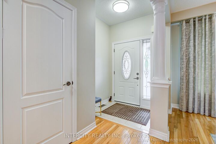 Property Photo: 27 Modesto Crescent ON L6P 1K2