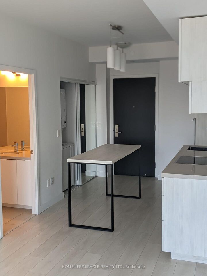 Property Photo:  8 Eglinton Avenue E 1410  ON M4P 0C1 