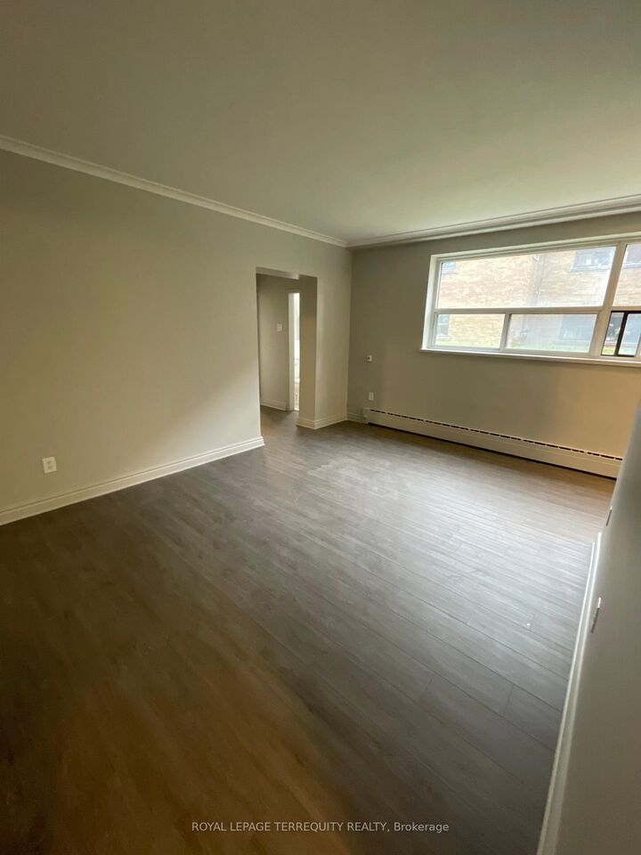 Property Photo:  2550 Keele Street 3  ON M6L 2N8 