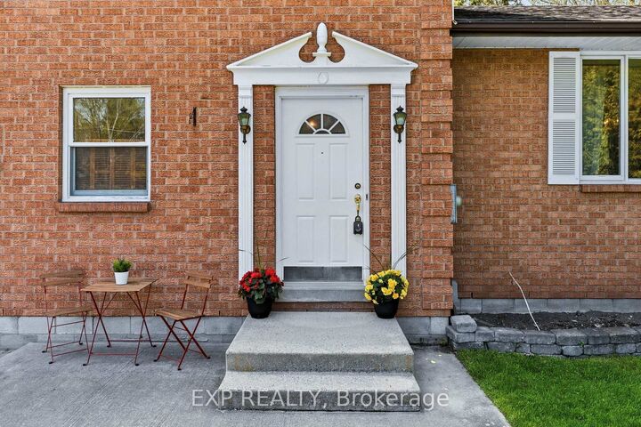 32 Louisa Street — photo 1