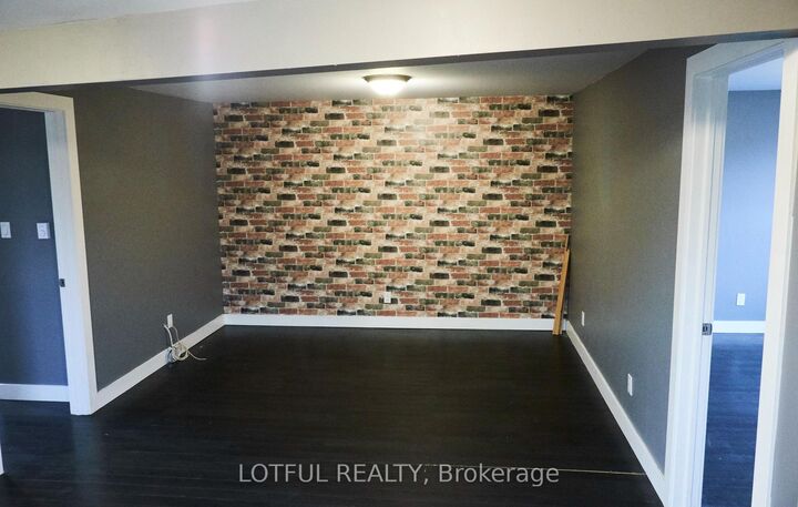 Property Photo: 1107 Aldea Avenue 1 ON K1H 8C1