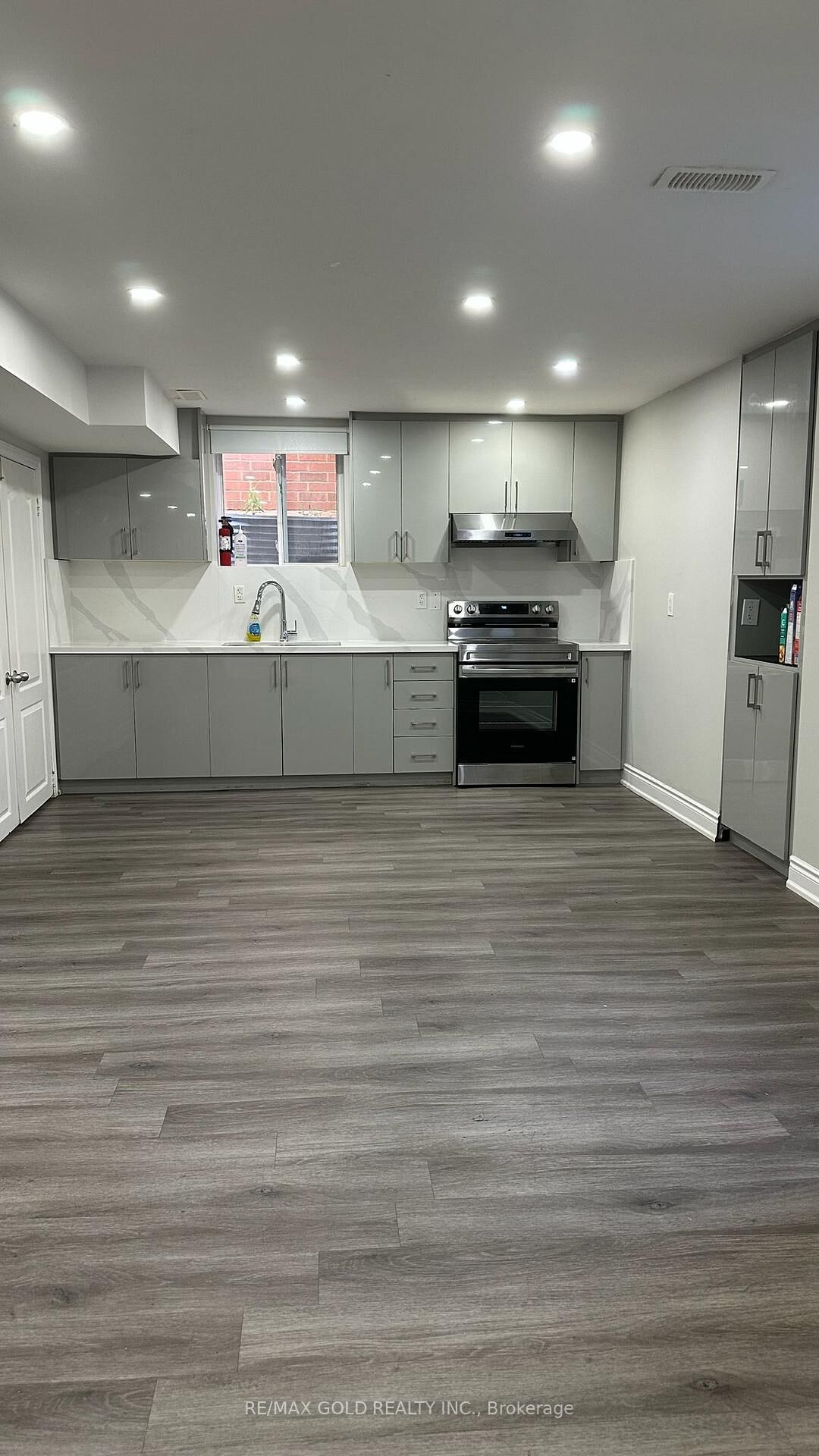 Property Photo: 24 Wardsville Drive Unit 2 Bsmt ON L6Y 0T7